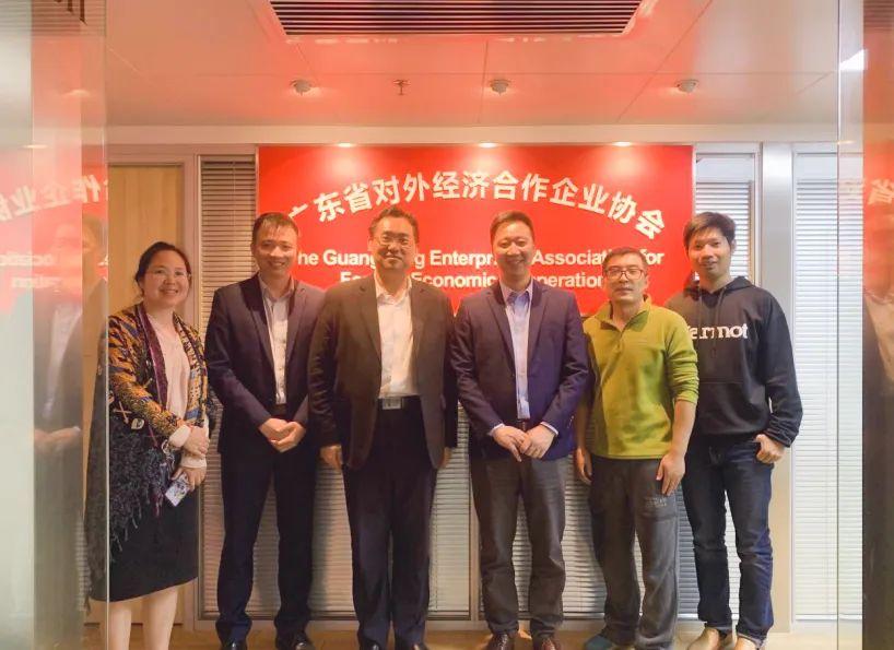 2 月 10 日 廣東省對外經(jīng)濟合作企業(yè)協(xié)會駐莫斯科代表處首席代表&俄羅斯粵商會會長孫繼業(yè)、秘書長于超先、秘書長李欽武、正睿咨詢集團商業(yè)服務中心總經(jīng)理武文盛（左3）、項目總監(jiān)譚懿（左2）合影