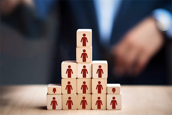 企業(yè)的發(fā)展戰(zhàn)略不僅僅是老板一個人的問題，還有誰？