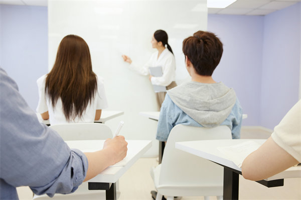 精益生產是制造業(yè)的思想，適合用于其他行業(yè)么？