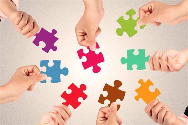 集團管控中，如何建立有效的內(nèi)部溝通機制以促進協(xié)同？