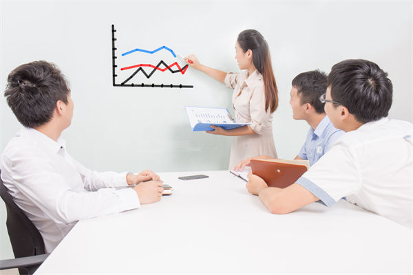績(jī)效咨詢過程中，如何確保咨詢方案的落地實(shí)施？