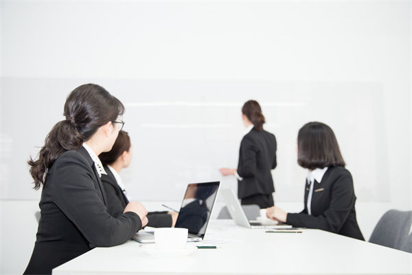 人力資源該管控還是賦能？多數(shù)企業(yè)都踩錯(cuò)了管理節(jié)奏！