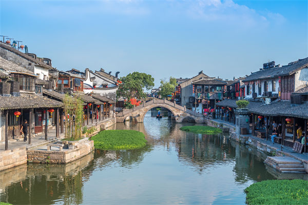 戰(zhàn)略規(guī)劃分析：村民不滿古鎮(zhèn)收門票，指引游客逃票